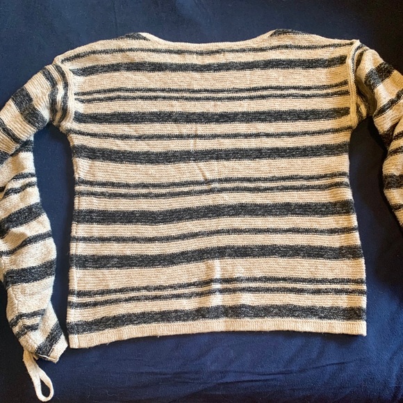 Rouched sleeve sweater - Picture 2 of 6